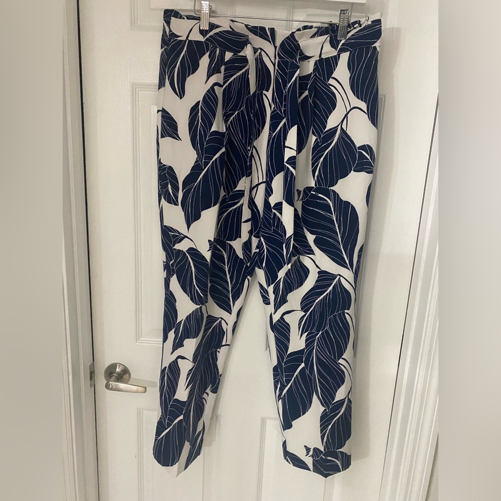 Liz Claiborne Leaf Print Paper Bag Pants in Navy and White size 10